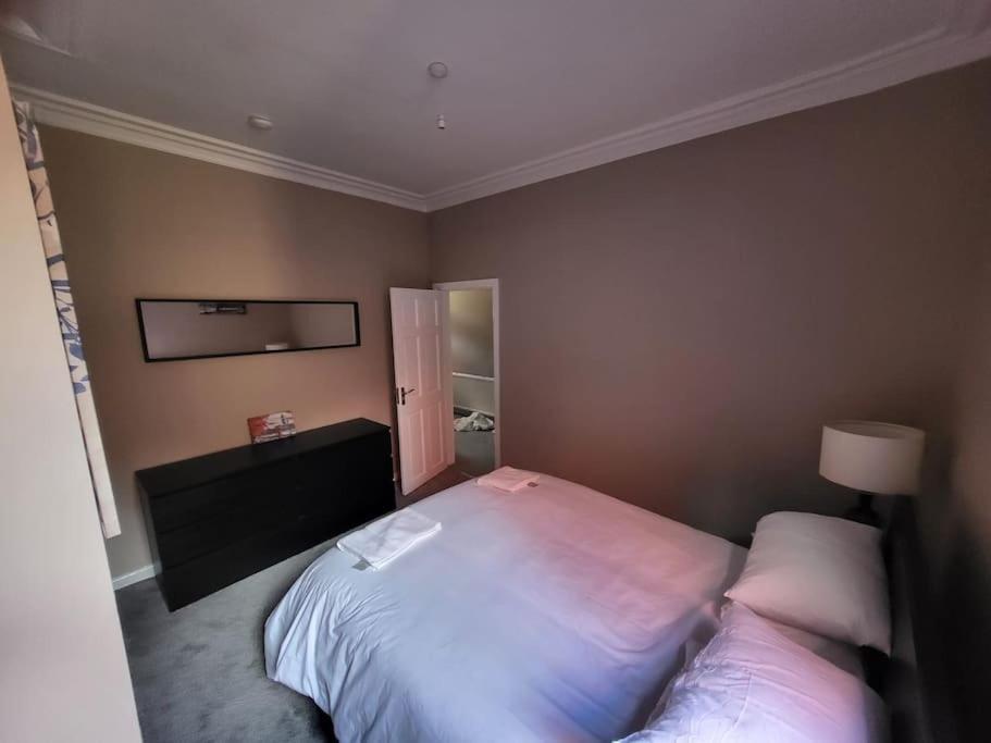 4 Bedroom House, 8 Min To City! Manchester Exteriér fotografie