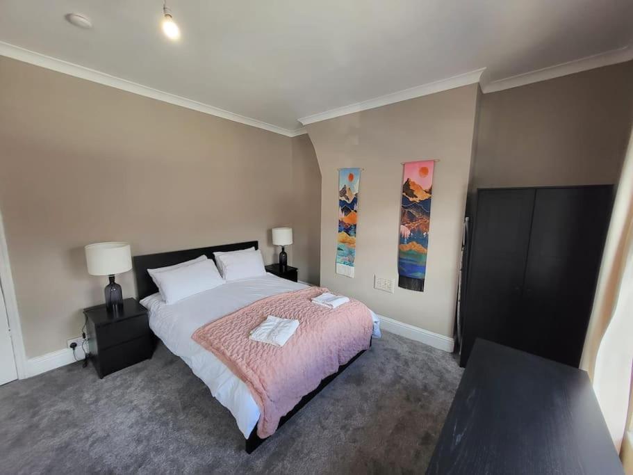 4 Bedroom House, 8 Min To City! Manchester Exteriér fotografie