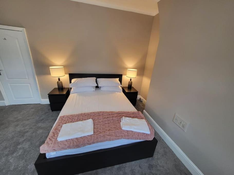 4 Bedroom House, 8 Min To City! Manchester Exteriér fotografie