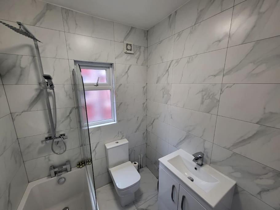 4 Bedroom House, 8 Min To City! Manchester Exteriér fotografie
