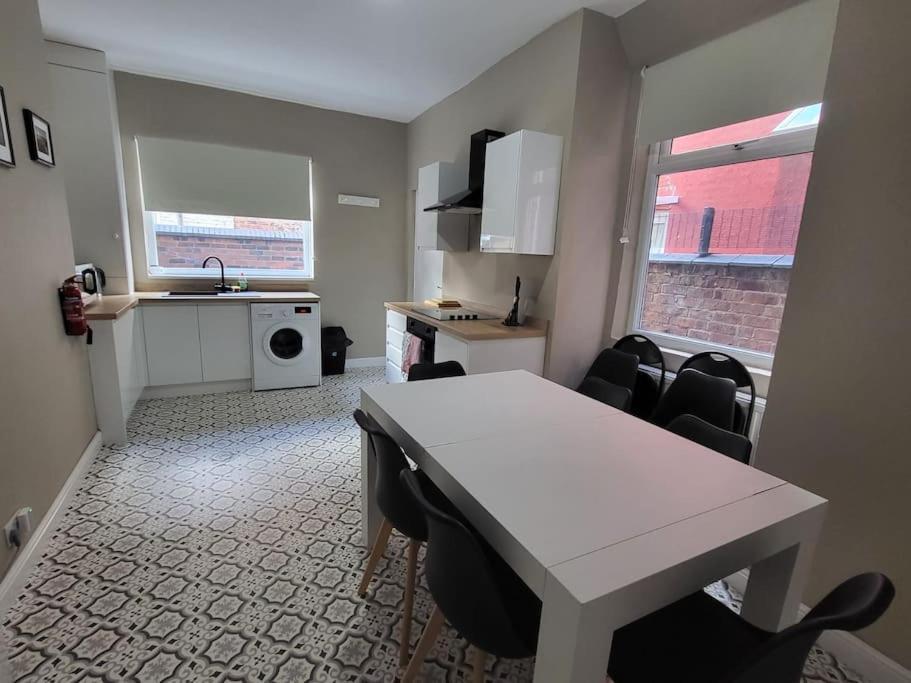 4 Bedroom House, 8 Min To City! Manchester Exteriér fotografie